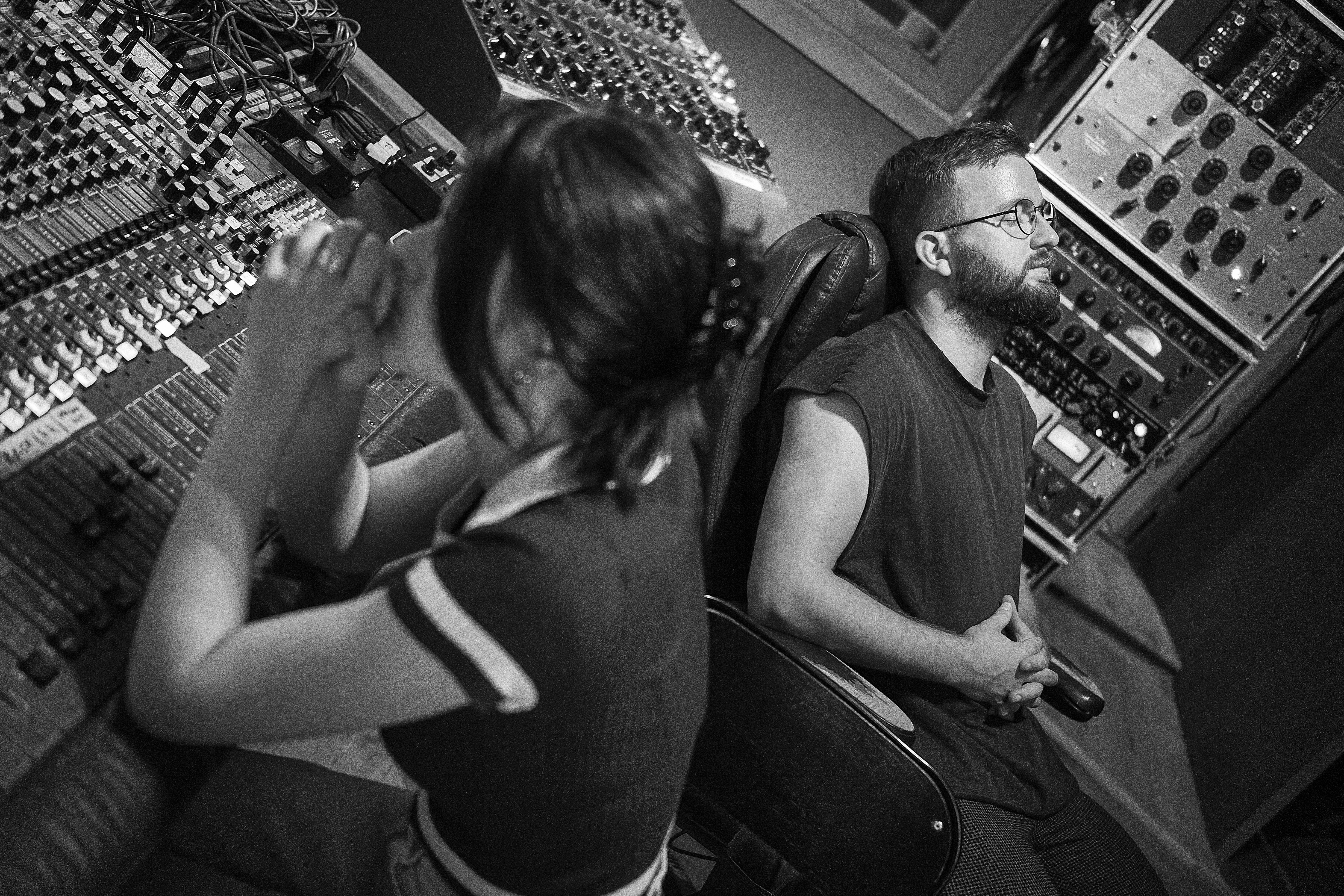 Photo pendant l'enregistrement au studio de La Ciergerie